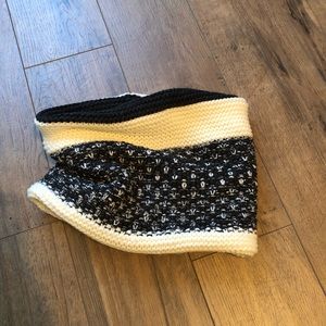 Gap black and white knit infinity scarf
